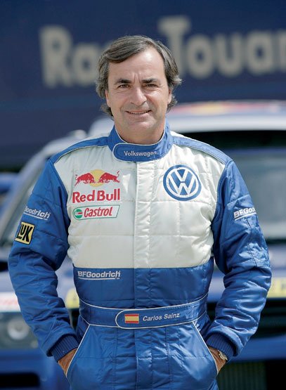 Sainz a korábbi hírekkel ellentétben nem a Citroënnel, hanem a VW gyári pilótájaként áll rajthoz a Dakaron. Navigátora a tapasztalt Andreas Schulz