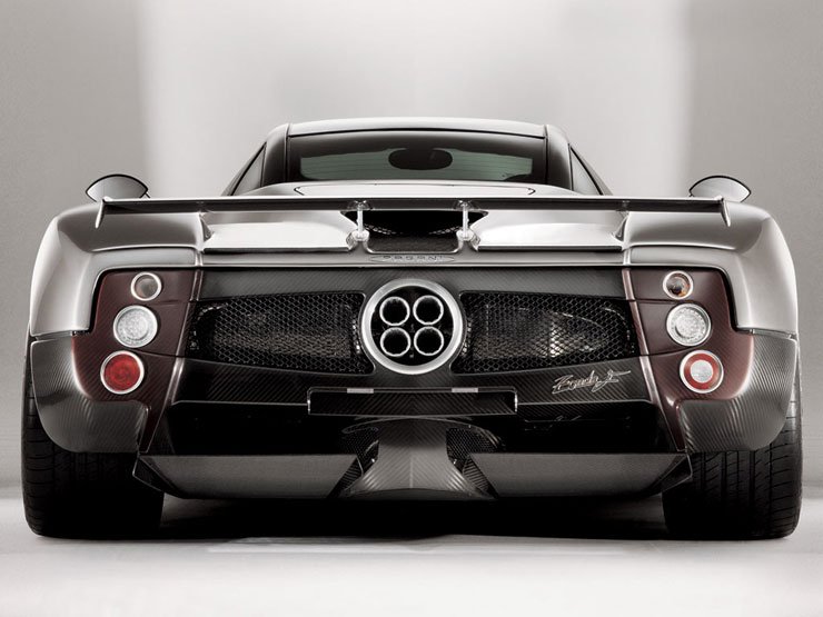 Az AMG 7,3-as motorja a Zonda F-ben akár 650 lóerőt is tud