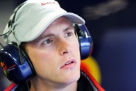 A Red Bullnál ismét Christian Klien vezetheti a második versenyautót, a teszpilóta Scott Speed lesz (képünkön)