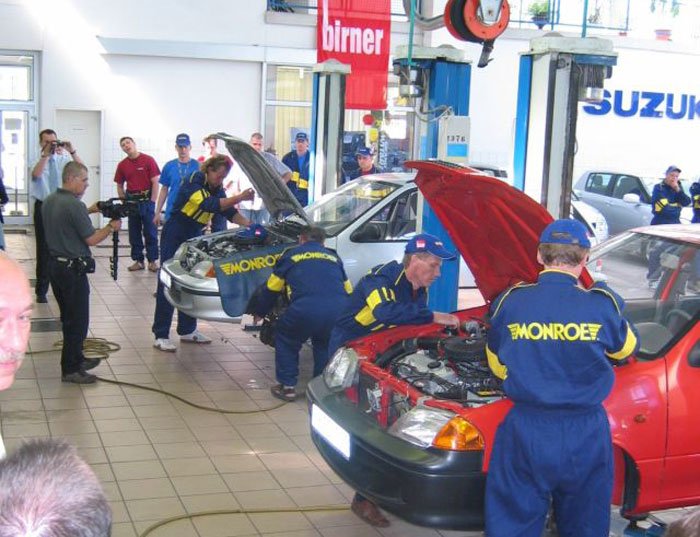 5637_54847_1000x700.jpg | Vezess | Vezess Rossz lengéscsillapítóval az autó akár irányíthatatlanná is válhat