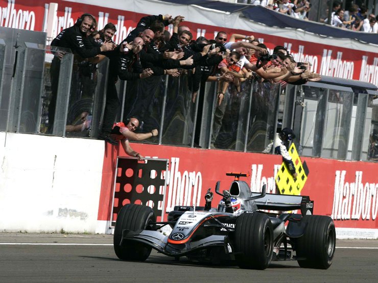 Räikkönen nyert, Alonso gyengélkedett