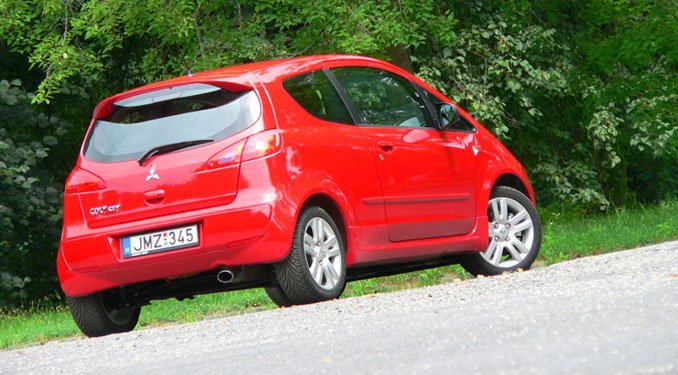 Teszt: Mitsubishi Colt CZT -Célozz, tűz!