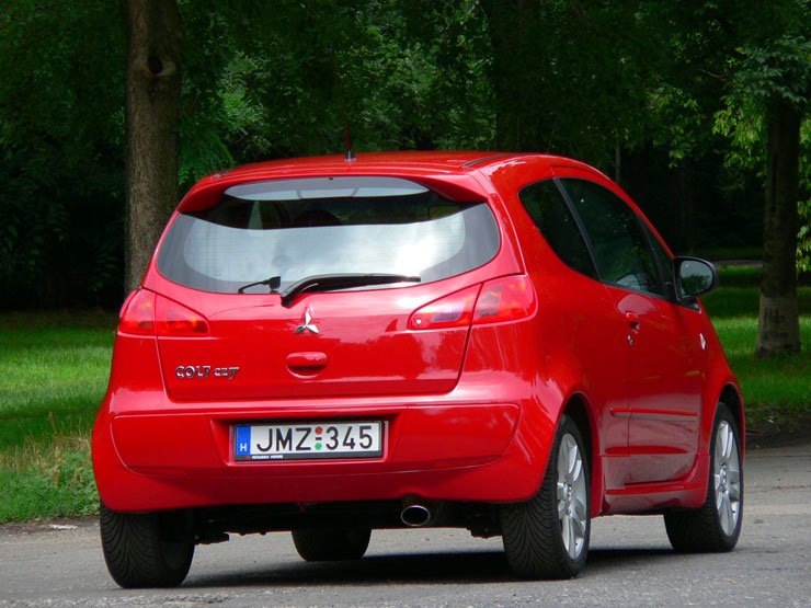 Teszt: Mitsubishi Colt CZT -Célozz, tűz! 37