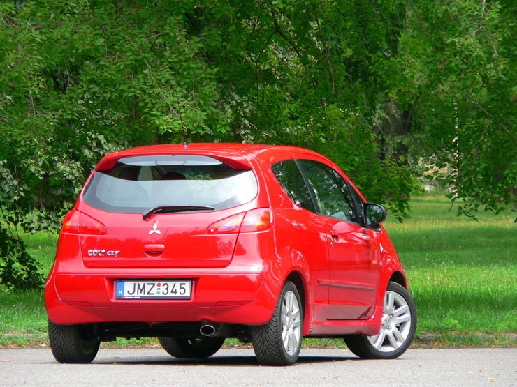 Teszt: Mitsubishi Colt CZT -Célozz, tűz! 47