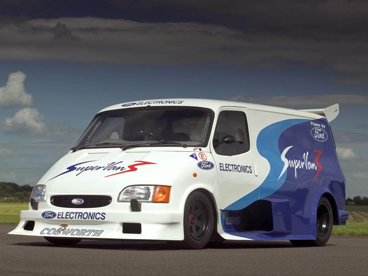 650 lóerős motorral hasít a Ford Supervan3