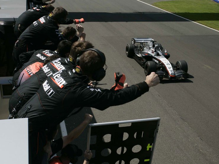 A McLaren uralkodott Silverstone-ban