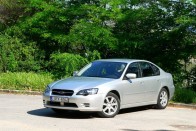 Teszt: Subaru Legacy 2.0 – Nem enged a lényegből 47