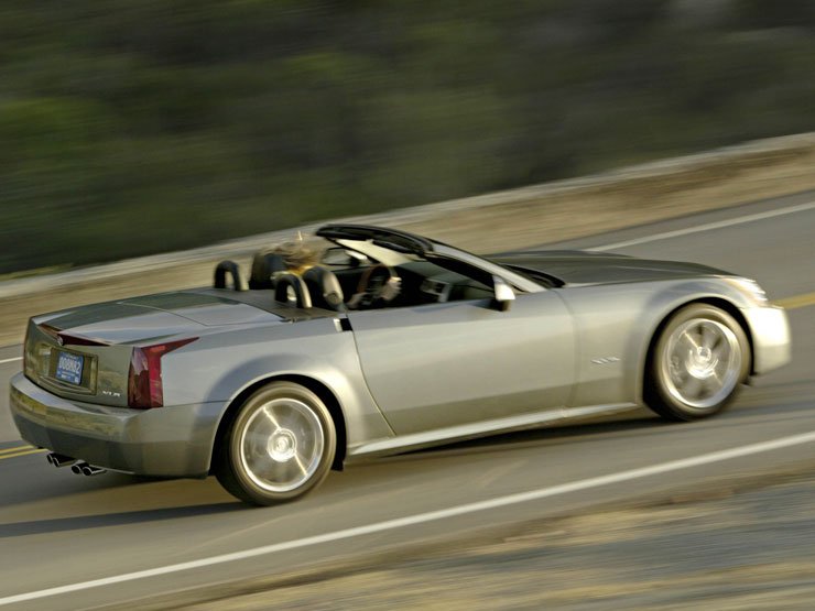 24 millió forintért miénk lehet egy Cadillac XLR. A nyitható keménytetős roadster 320 lóerejével 5,9 másodperc alatt gyorsul százra
