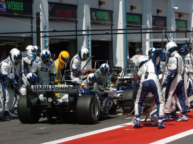 Webber megégett a versenyautóban