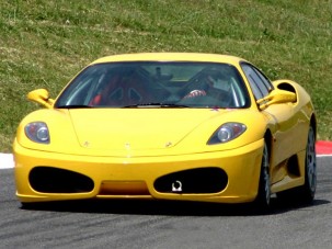 Verseny Ferrari utcára