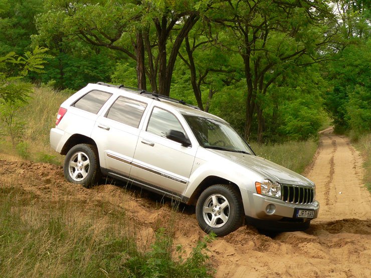 Új V8-asok Magyarországon