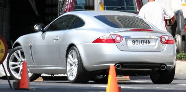 Alumínium karosszériával készül a XKR, így kevesebb mint 5 másodperc alatt képes lesz elérni a 100 km/órát