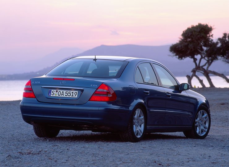 Ősztől az E 320 CDI és az E 280 CDI is kapható lesz 4Matic összkerék-hajtással