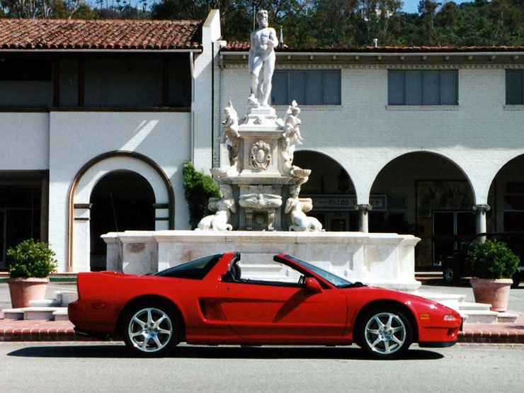 Targatetővel készült az NSX-T. Eddig 18 000 NSX talált gazdára, ez a világ első sorozatgyártású alumíniumkarosszériás autója