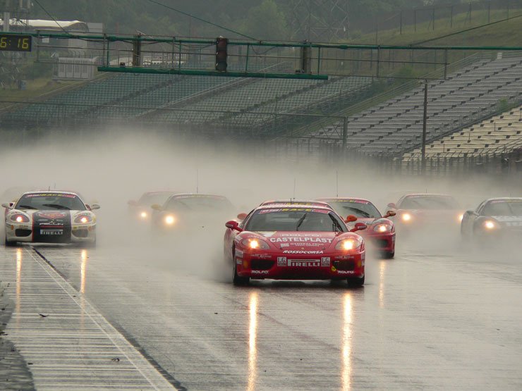 Ferrarik százszámra