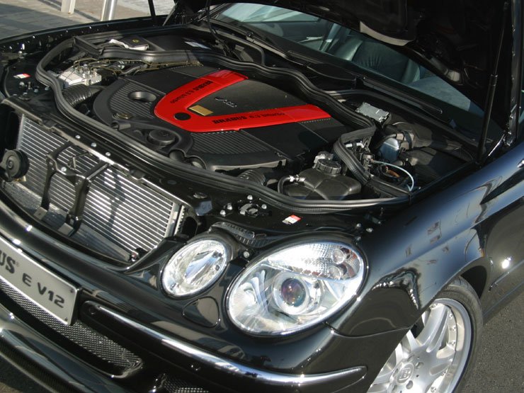 A 6,3 literes duplaturbós motorhoz nem nyúltak, de a váltót módosították, ezzel javult az autó rugalmassága