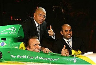 Figo és Ronaldo versenyautóval folytatja