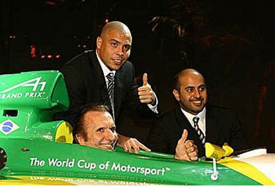 Figo és Ronaldo versenyautóval folytatja