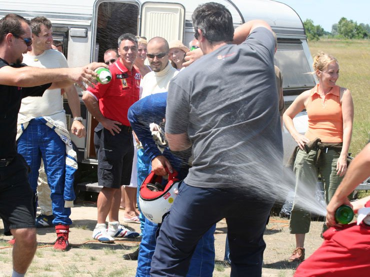 Gyere ide Miki gyorsan, keresnek