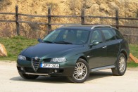 Teszt: Alfa Romeo Crosswagon Q4 - Kiránduló atléta