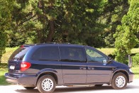 Teszt: Chrysler Grand Voyager 2.8 CRD – Hendikepes 64