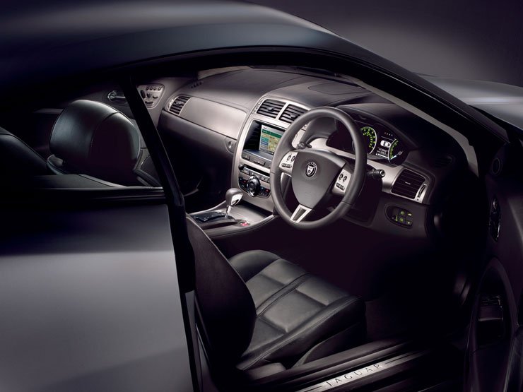 Nagyobb lett az utastér, a sebességváltáshoz nem kell elvennünk kezünket a kormányról