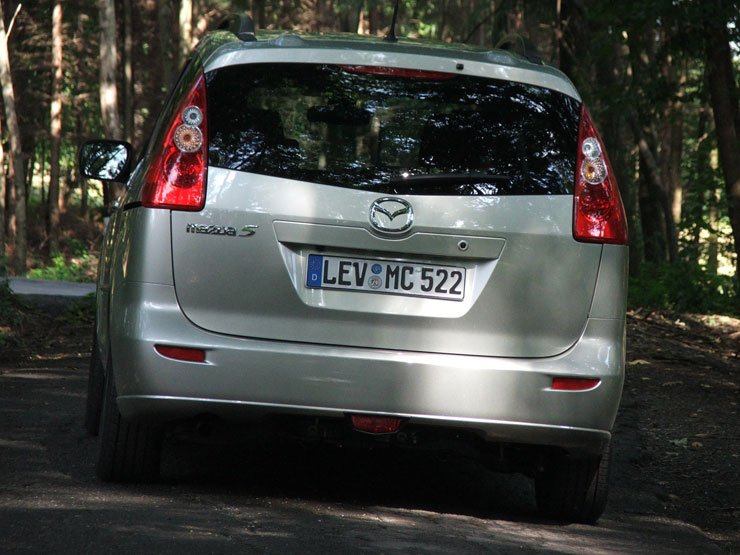 Márciusban a Mazda5 érkezése miatt megszűnt a hasonló áron adott, de nagyobb és elöregedett MPV gyártása. A dízel modellek 2006. januártól kaphatók