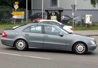 Kevés pénzből újul meg az E-osztály