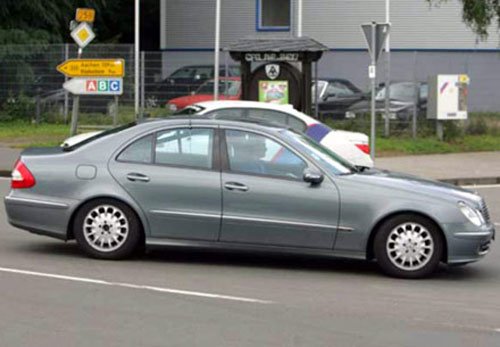 Kevés pénzből újul meg az E-osztály