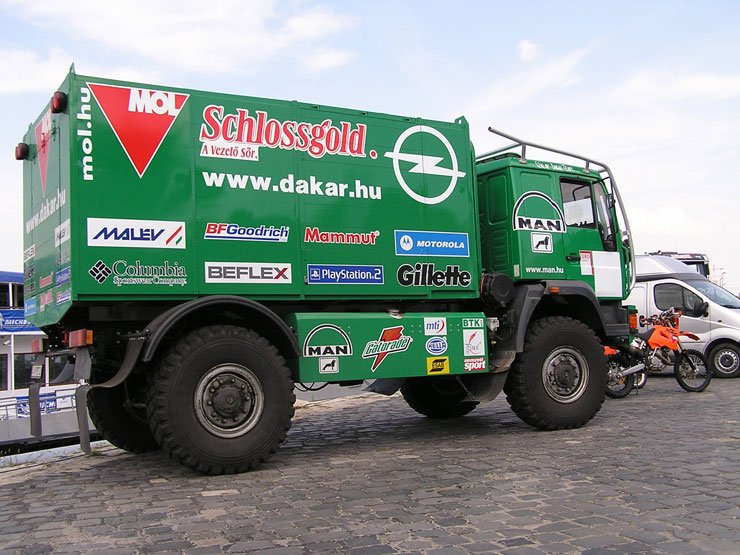 Sok feladat vár majd a versenykamion és a három szervizkamion legénységére a 20 főre bővült csapatban