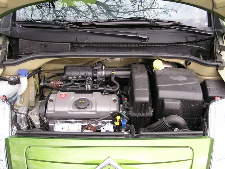 Már a legelején sokba kerül egy nagy motor. Az átírási illeték köbcentinként 15 forint, ami 1,1 literes Saxónk esetében 16 860 forintot jelent