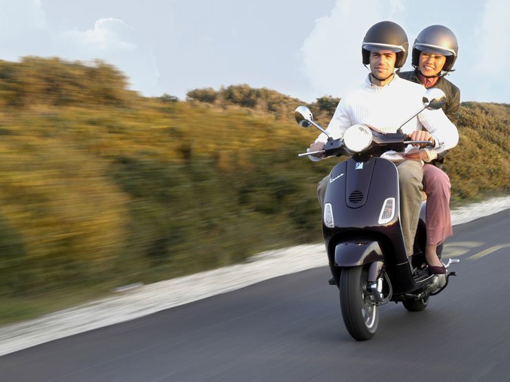 Ne feledjük! A bukósisak használata robogón is kötelező!