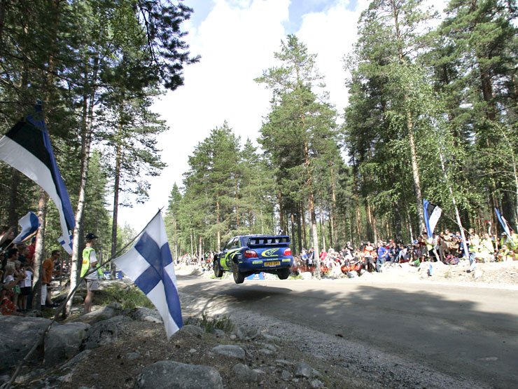 Finnországban Petter Solberg általában nem annyira eredményes, ám a dobogóra így is esélyes lehet