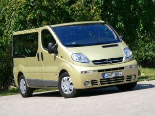 Teszt: Opel Vivaro Tour 2.5 CDTI - Mindentudó