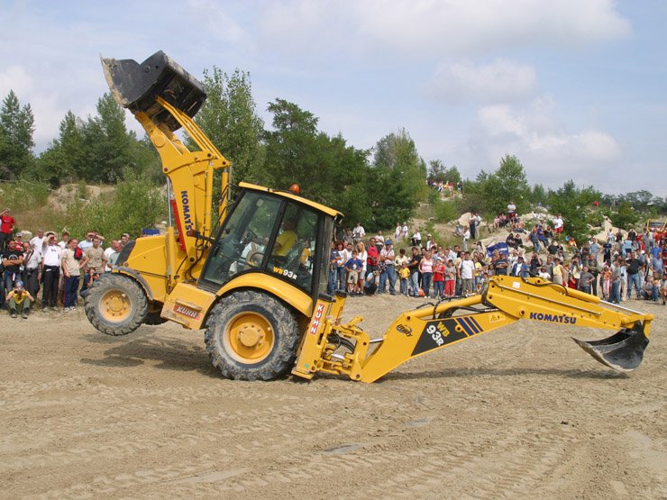 Nagy érdeklődés kísérte a Komatsu nem mindennapi bemutatóját