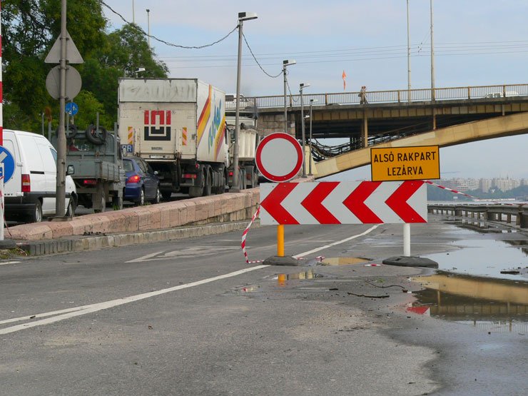 Nem kell tovább lezárni a rakpartot 