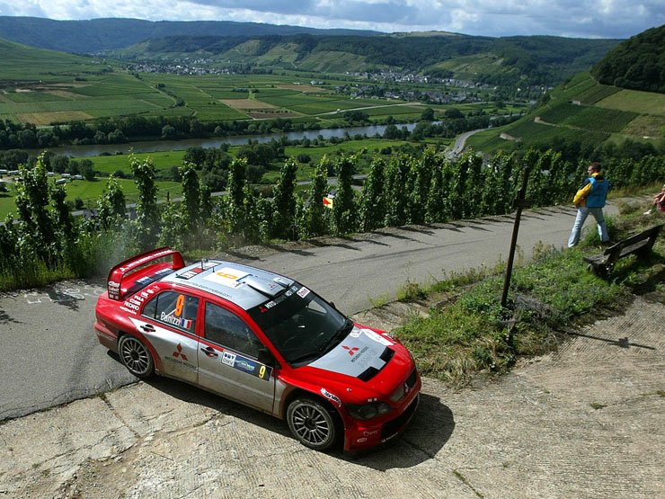 Keményít a mezőny