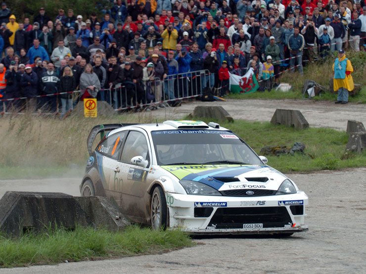 Egyes szakaszok egy katonai gyakorlótéren zajlanak, ahol nem árt az óvatosság a betontömbök miatt