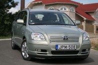 Teszt: Toyota Avensis Wagon 2.2 D-4D – Japán barokk 32