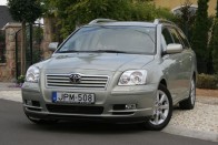 Teszt: Toyota Avensis Wagon 2.2 D-4D – Japán barokk 39