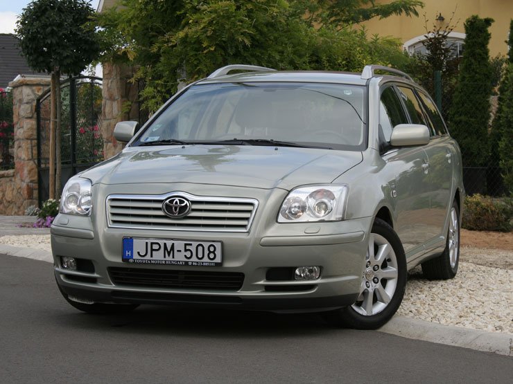 Teszt: Toyota Avensis Wagon 2.2 D-4D – Japán barokk 15