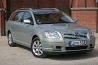 Teszt: Toyota Avensis Wagon 2.2 D-4D – Japán barokk 46