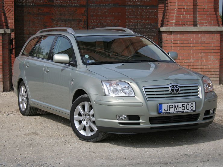 Teszt: Toyota Avensis Wagon 2.2 D-4D – Japán barokk 22