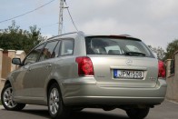 Teszt: Toyota Avensis Wagon 2.2 D-4D – Japán barokk 50