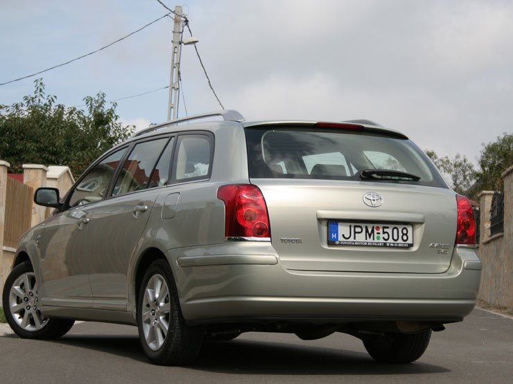 Teszt: Toyota Avensis Wagon 2.2 D-4D – Japán barokk 26