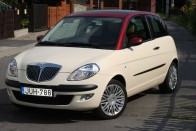 Teszt: Lancia Ypsilon bi-color 1.4 – Maffiózó lány 39