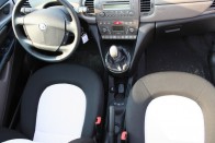 Teszt: Lancia Ypsilon bi-color 1.4 – Maffiózó lány 43