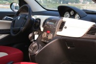 Teszt: Lancia Ypsilon bi-color 1.4 – Maffiózó lány 52