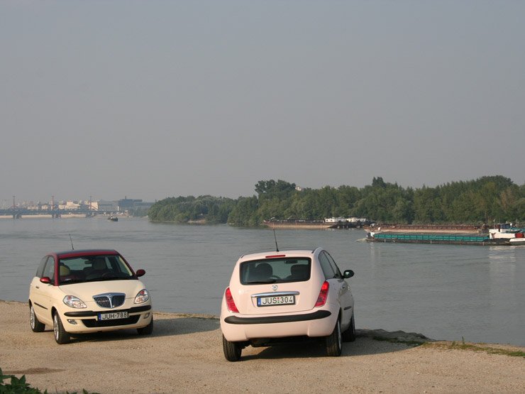 Teszt: Lancia Ypsilon bi-color 1.4 – Maffiózó lány 26