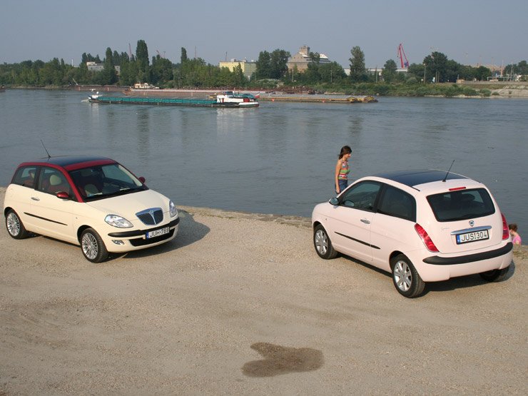 Teszt: Lancia Ypsilon bi-color 1.4 – Maffiózó lány 27